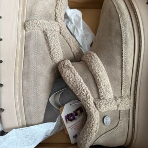 Skechers BOBS Hands Free Slip-ins